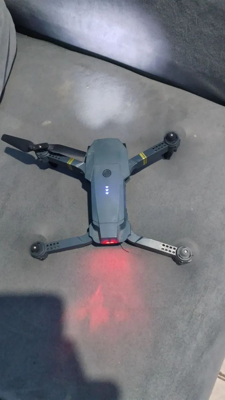 Drone E88 Com defeito leia descrição. - Foto 4