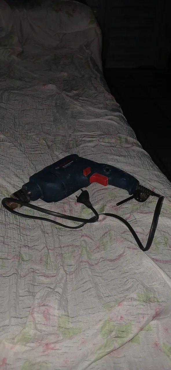 Vendo furadeira bosh