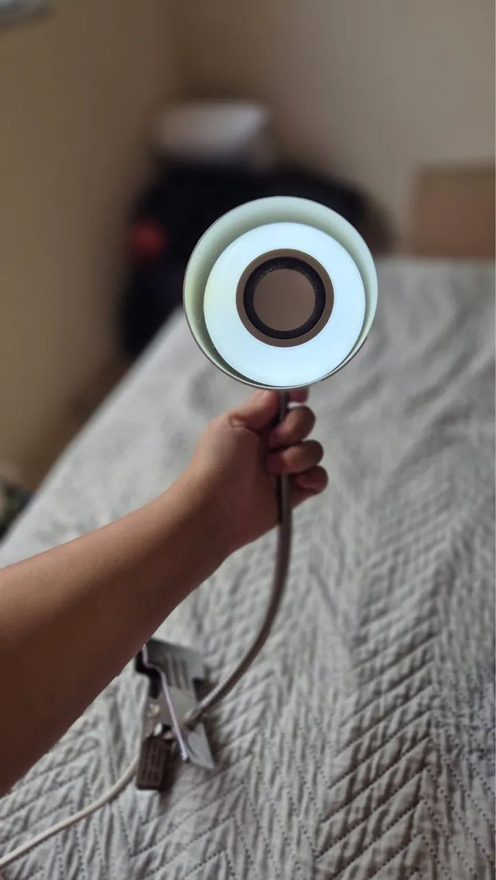 Luminária mesa com caixa Bluetooth 