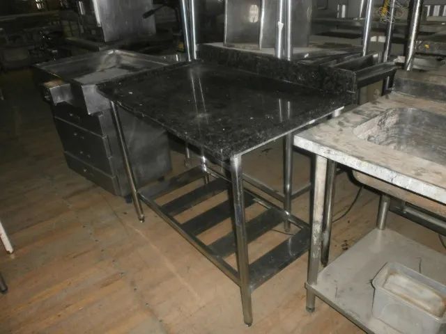 mesa para cozinha industrial - pés em inox e tampo em grantito