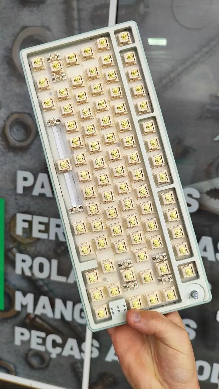 Teclado mecânico Royal Kludge R75 - Foto 2