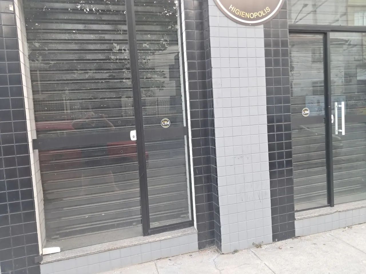 Loja de frente para avenida democráticos 