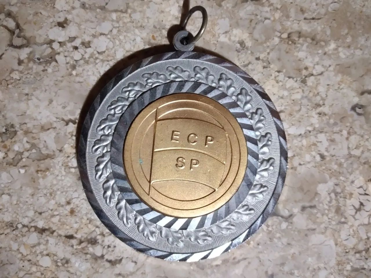 Lote com 2 medalhas ECP de 1975 - Foto 2