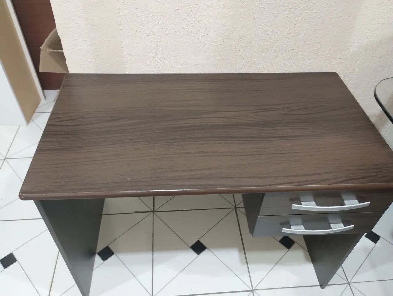 Escrivaninha usada na cor tabaco 1,08 x 69 x 75