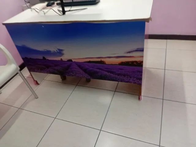 Mesa de Escritório Usada com 2 Gavetas com Plotagem - Foto 2