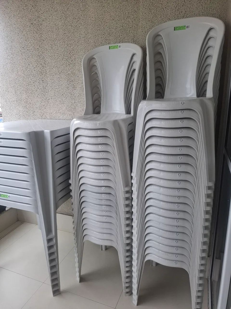 Aluguel de mesas e cadeiras pra festas em geral