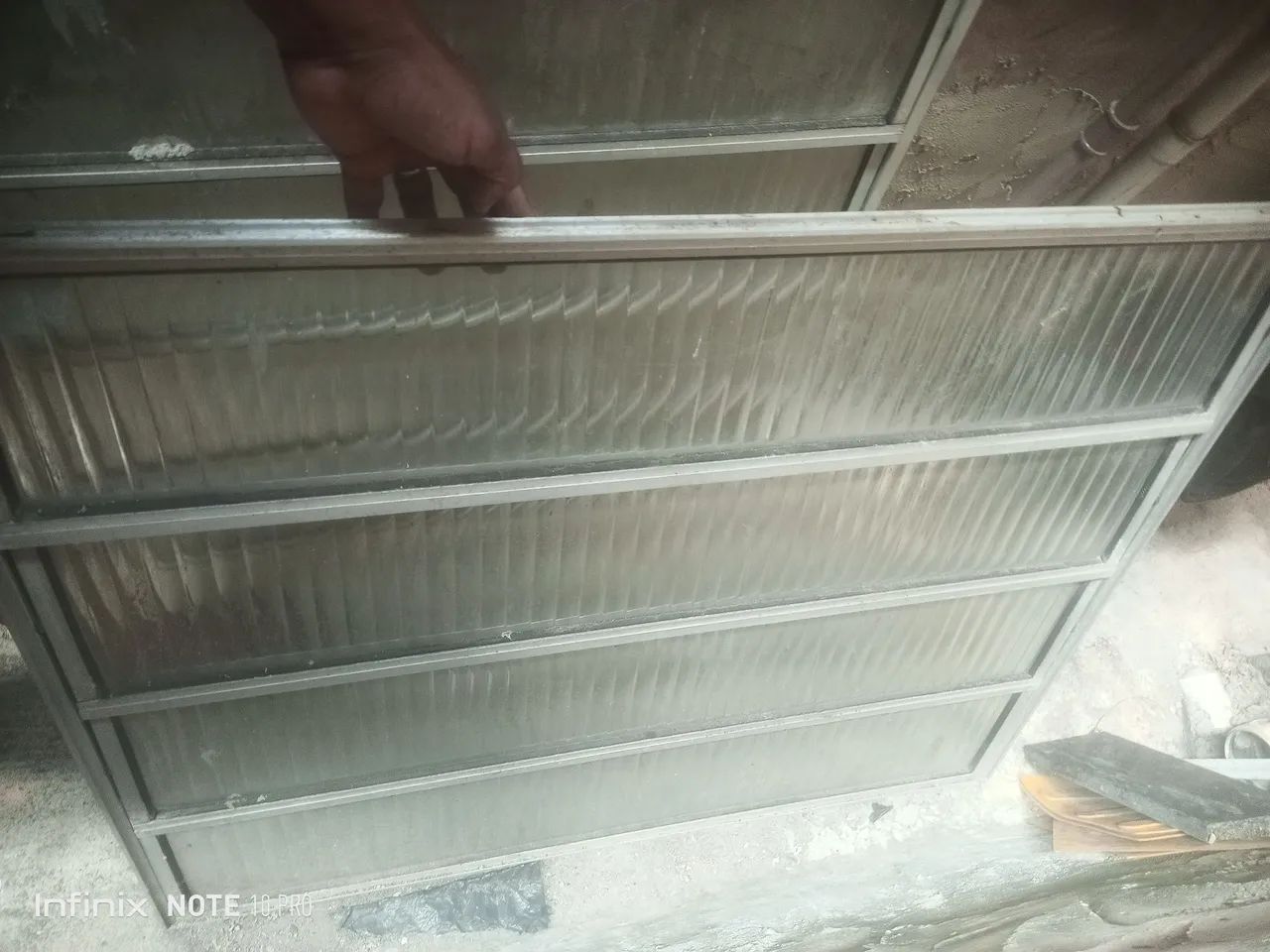 Estou vendendo esses bastante são 2 de vidro, medidas 80×80  e o outro 80× 1, metro! - Foto 3