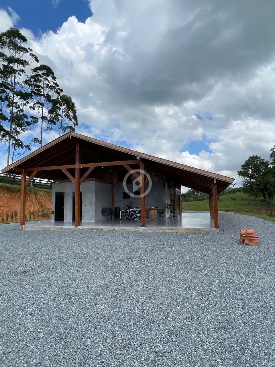 Linda chácara com lagoa com casa Mobiliada! - Foto 2