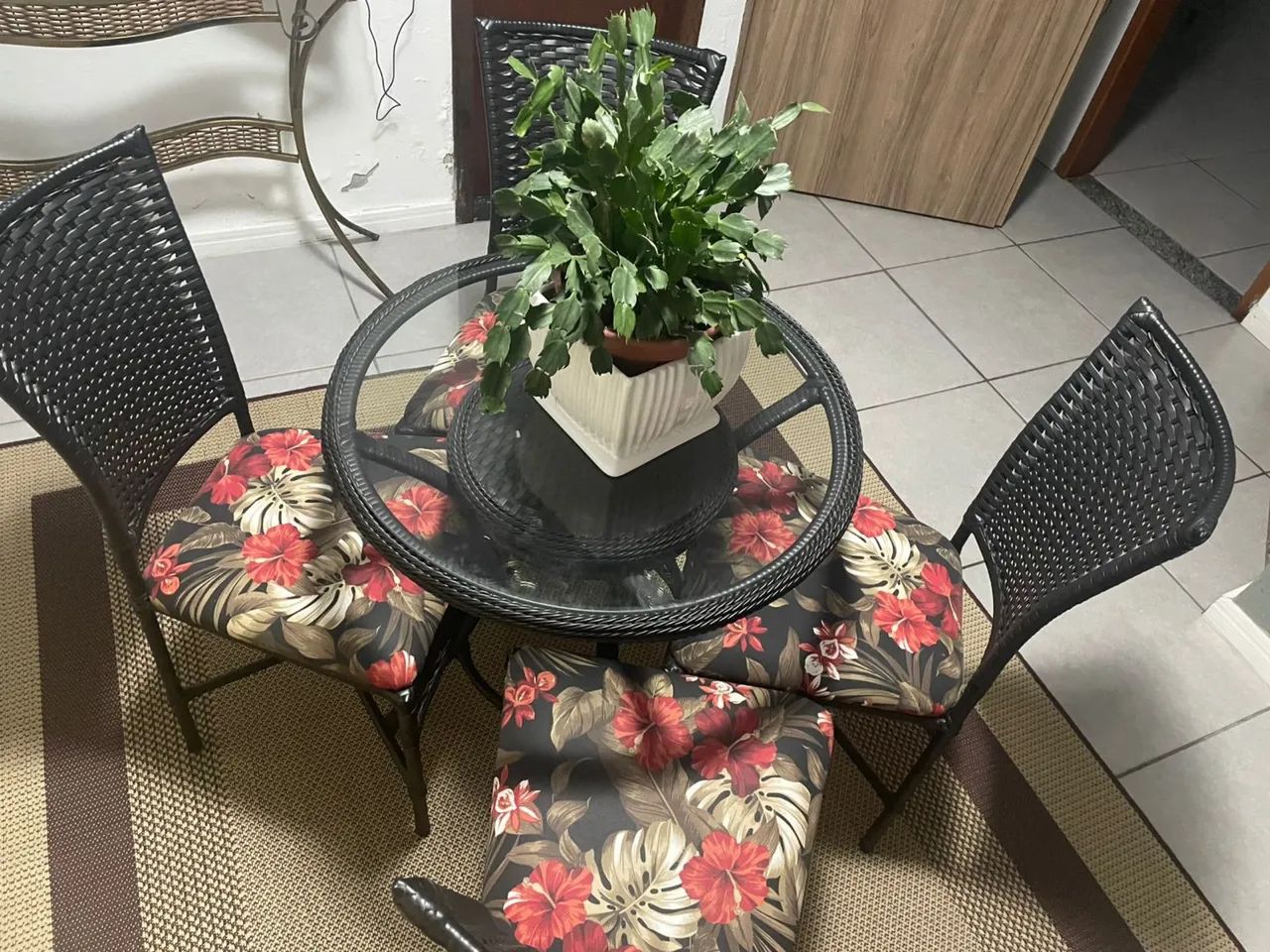 Mesa com tampo de vidro NOVA