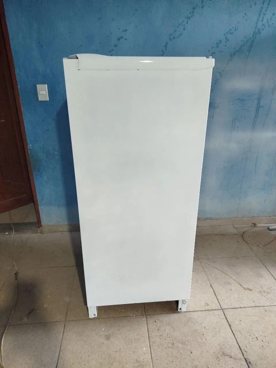 Geladeira bem conservada motor original nunca foi mexido faço entrega dentro da cidade 