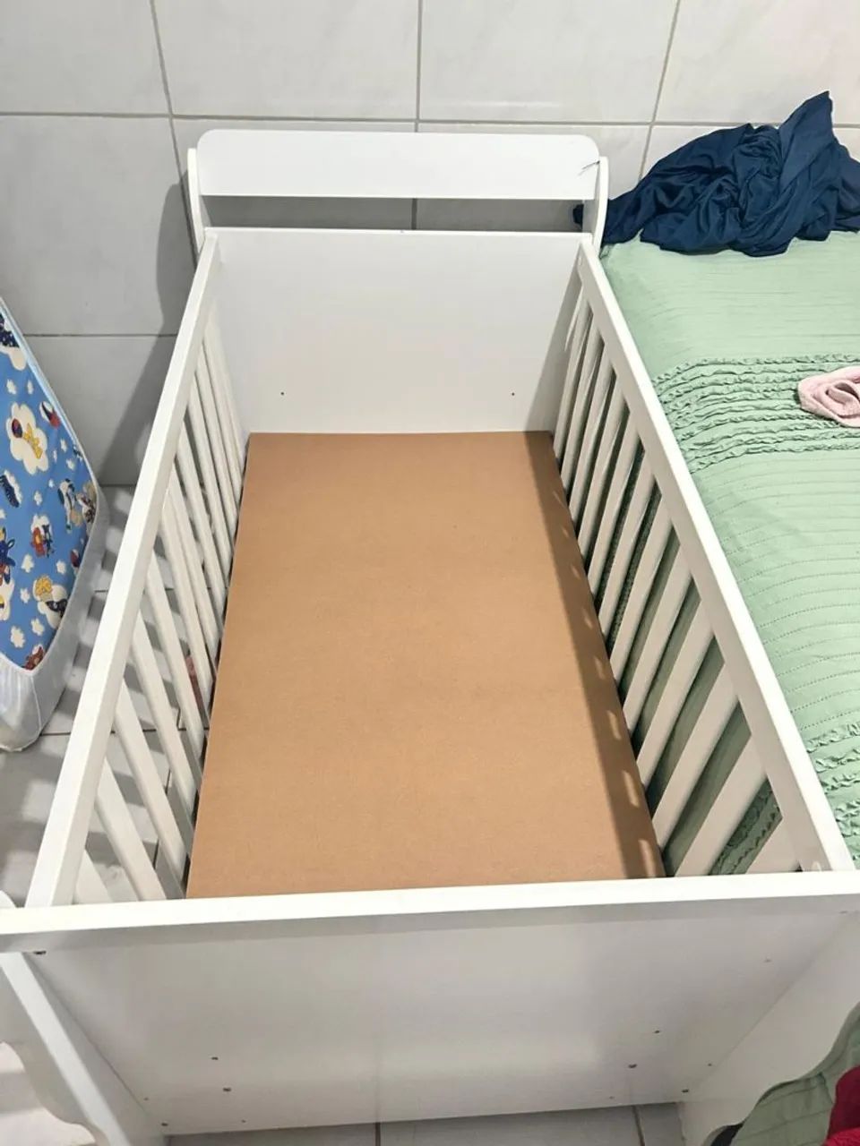 VENDO BERÇO PADRAO INFANTIL POUCO USADO COM COLCHAO  - Foto 4