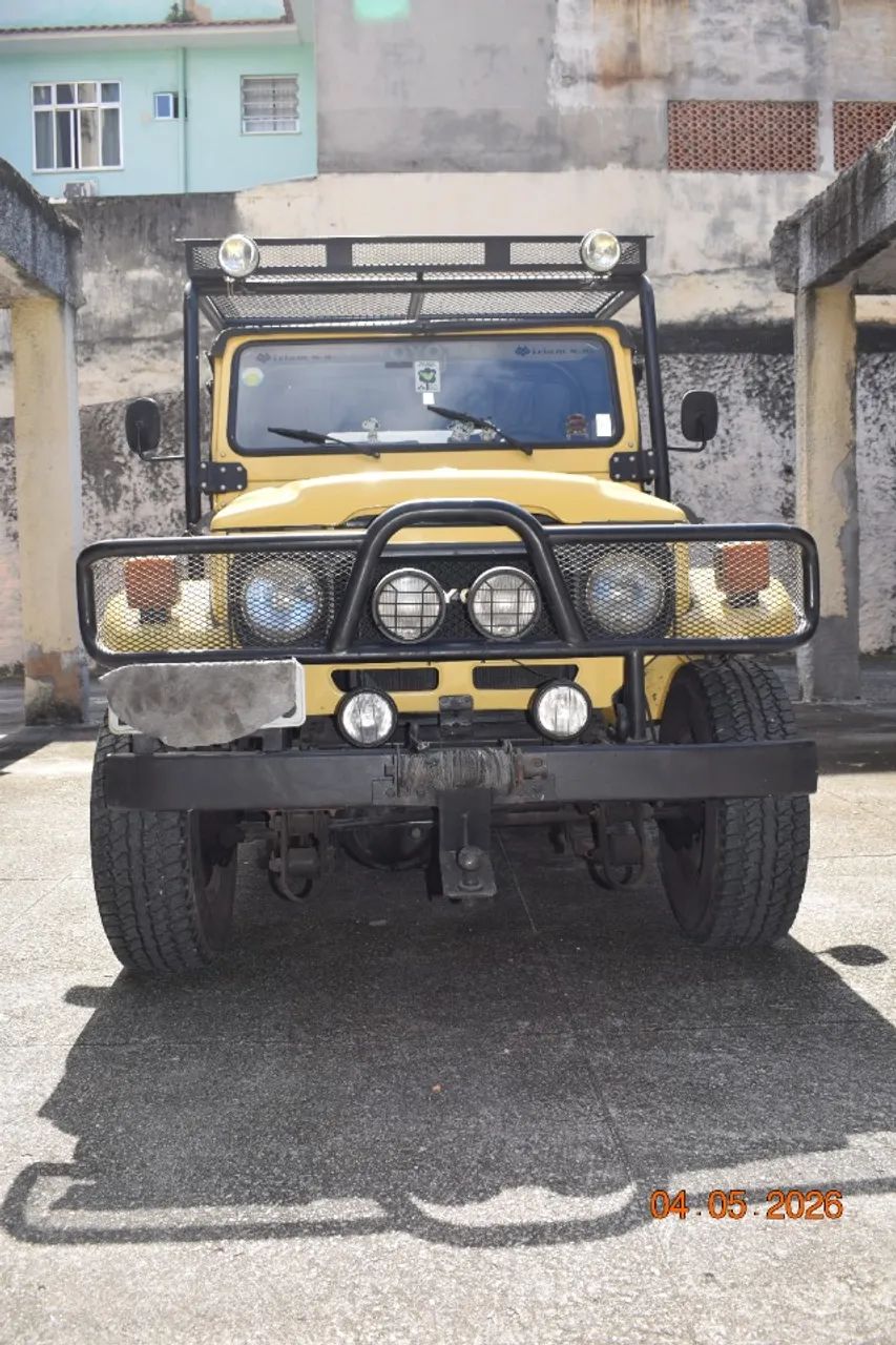Toyota Band.Jipe Cap.de Aço Chas. Curto Diesel 1985