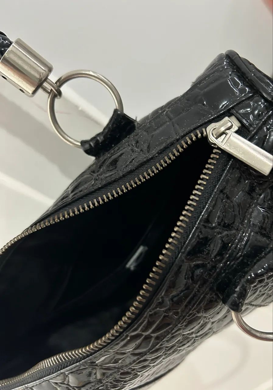 Bolsa preta brilhosa  - Foto 4