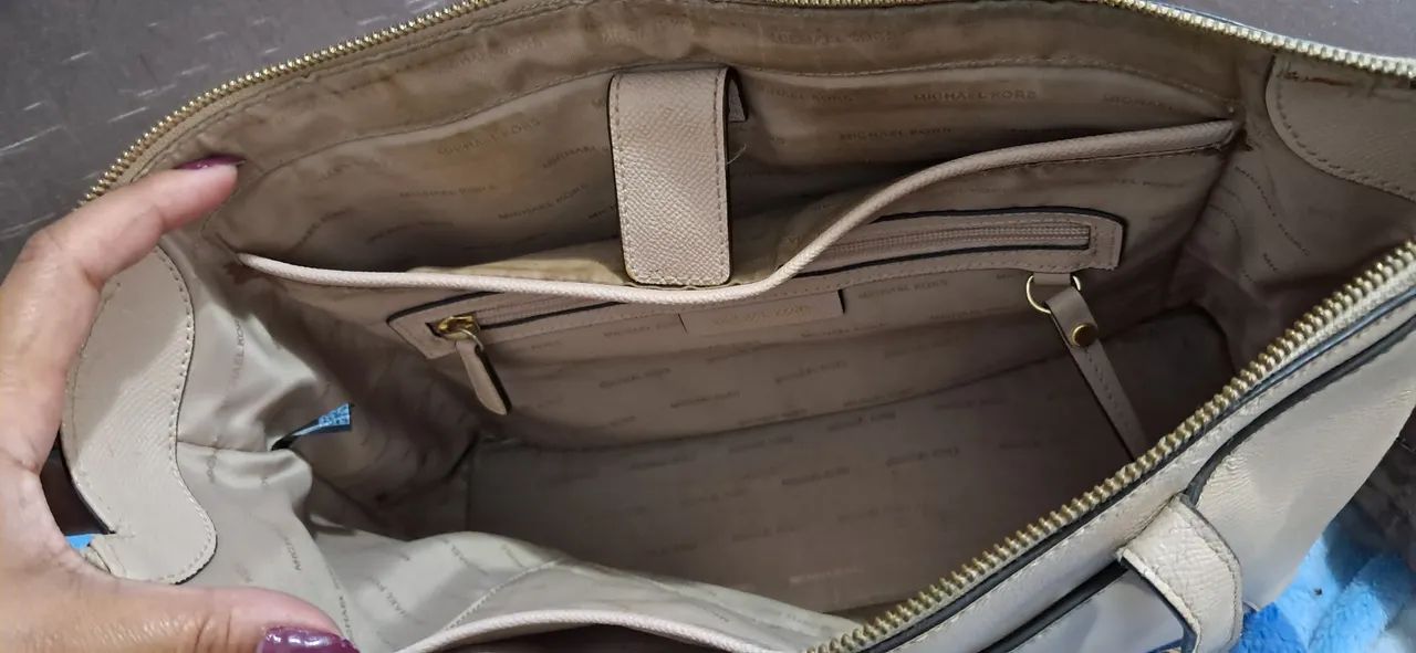 Bolsa Michael Kors original com avarias - Foto 3