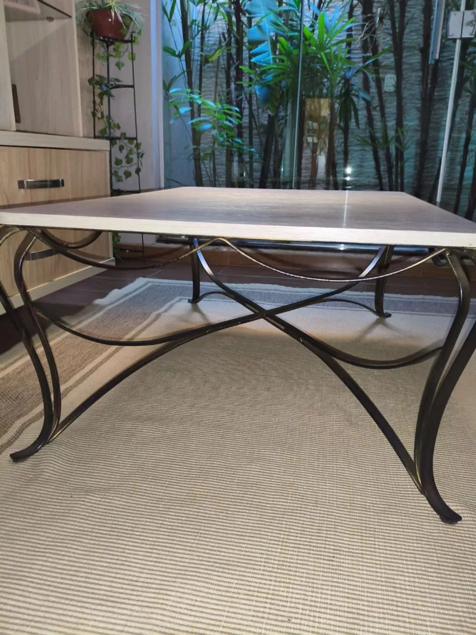 Vende-se mesa de centro.