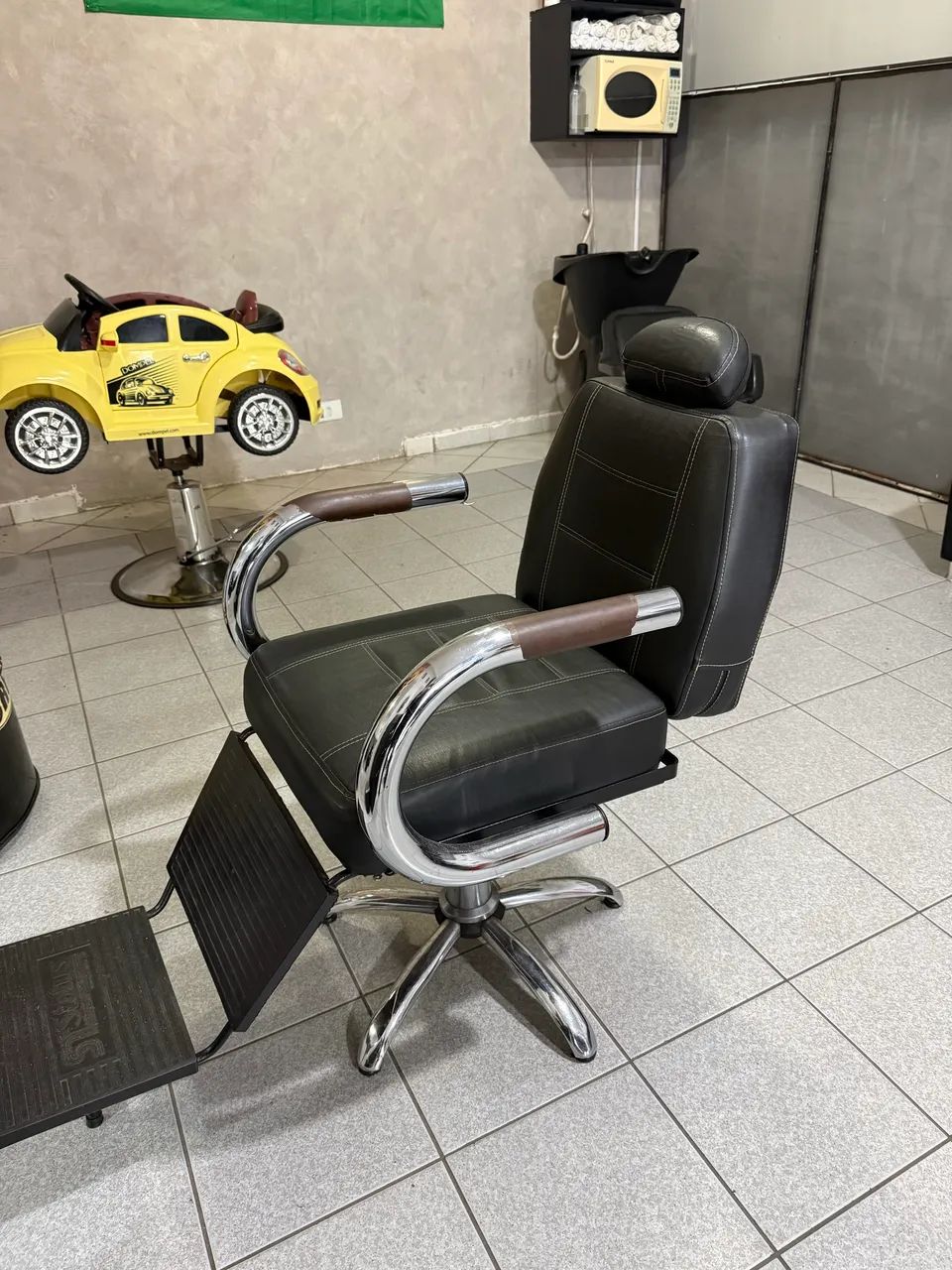 Cadeira reclinável para barbearia e salão de beleza  - Foto 2