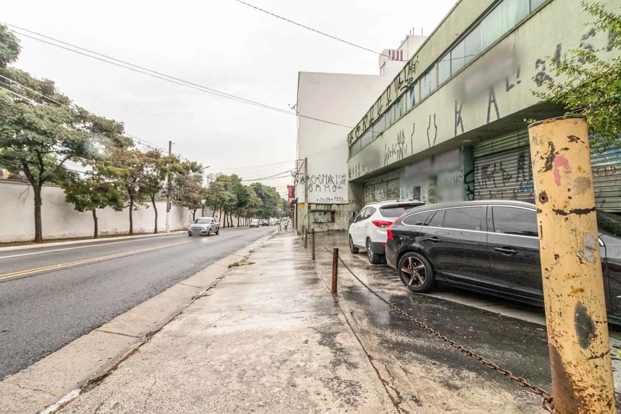 Galpão na Avenida Álvaro Ramos, 1342  400 m²