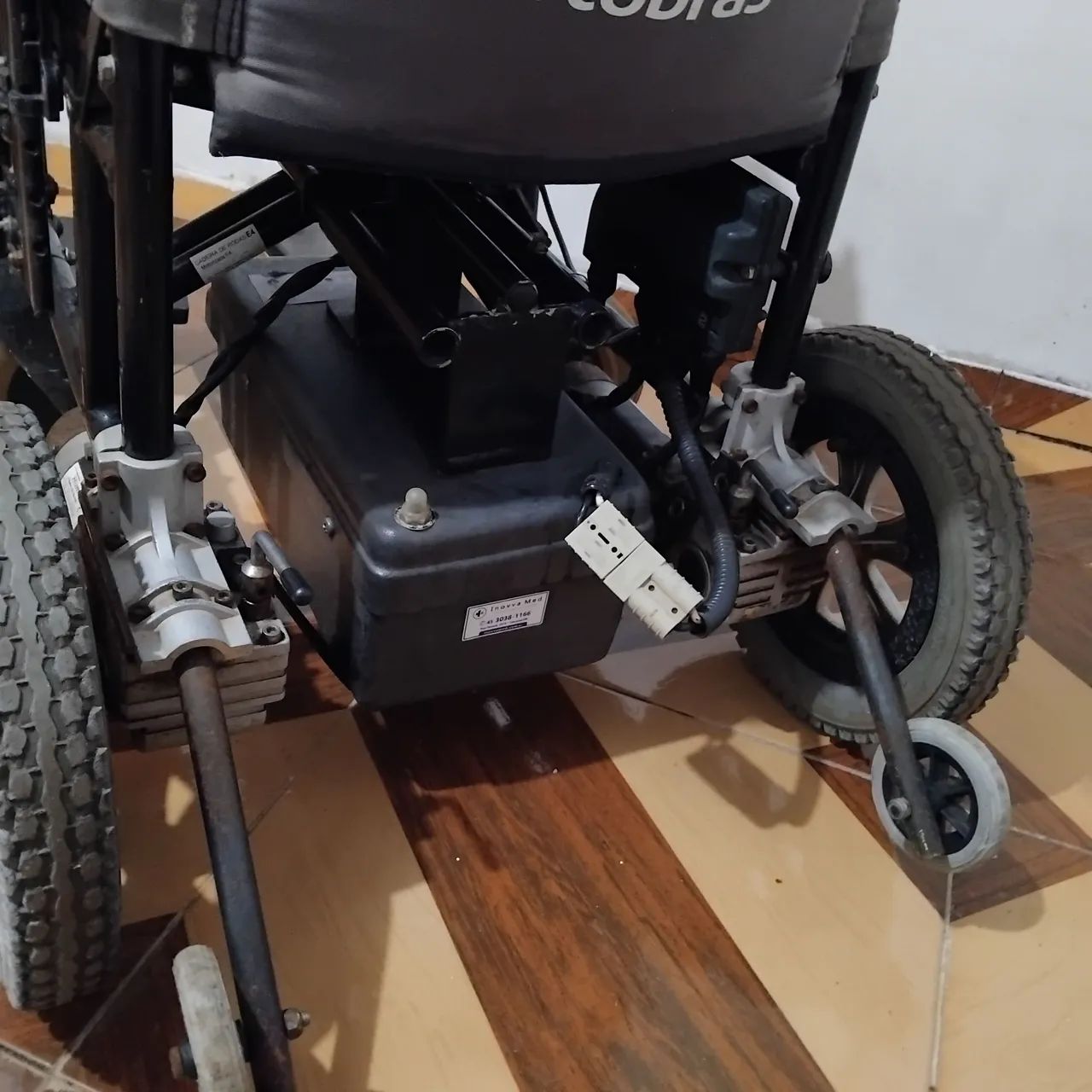 Cadeira de rodas elétrica - Foto 3
