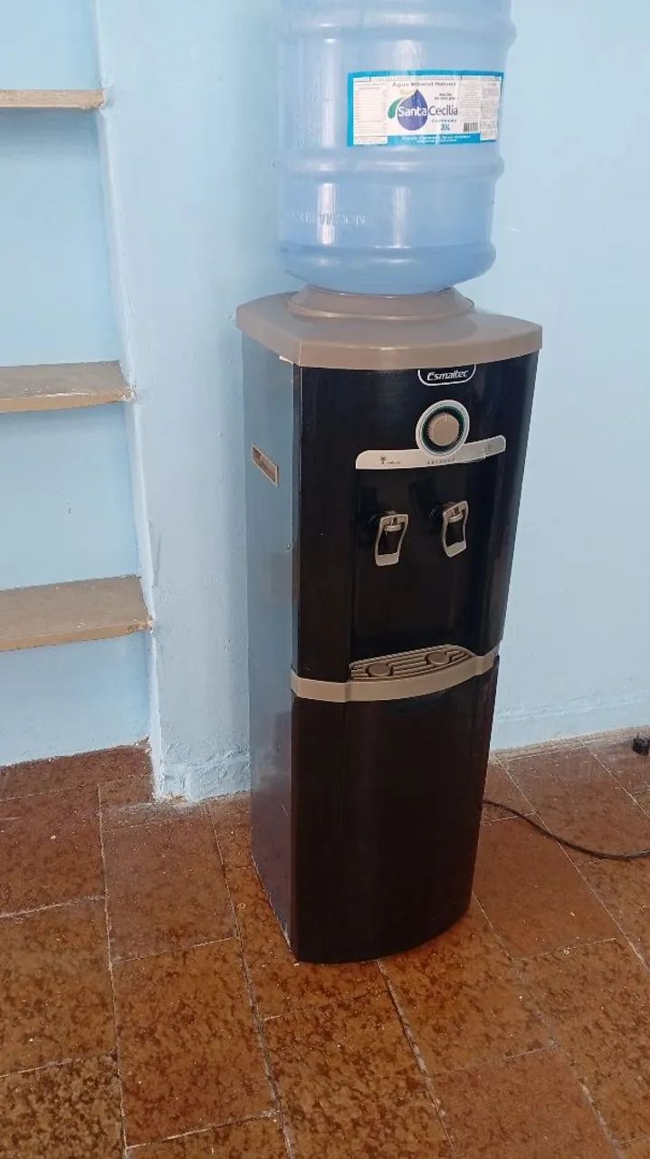 Bebedouro Esmaltec no plástico 