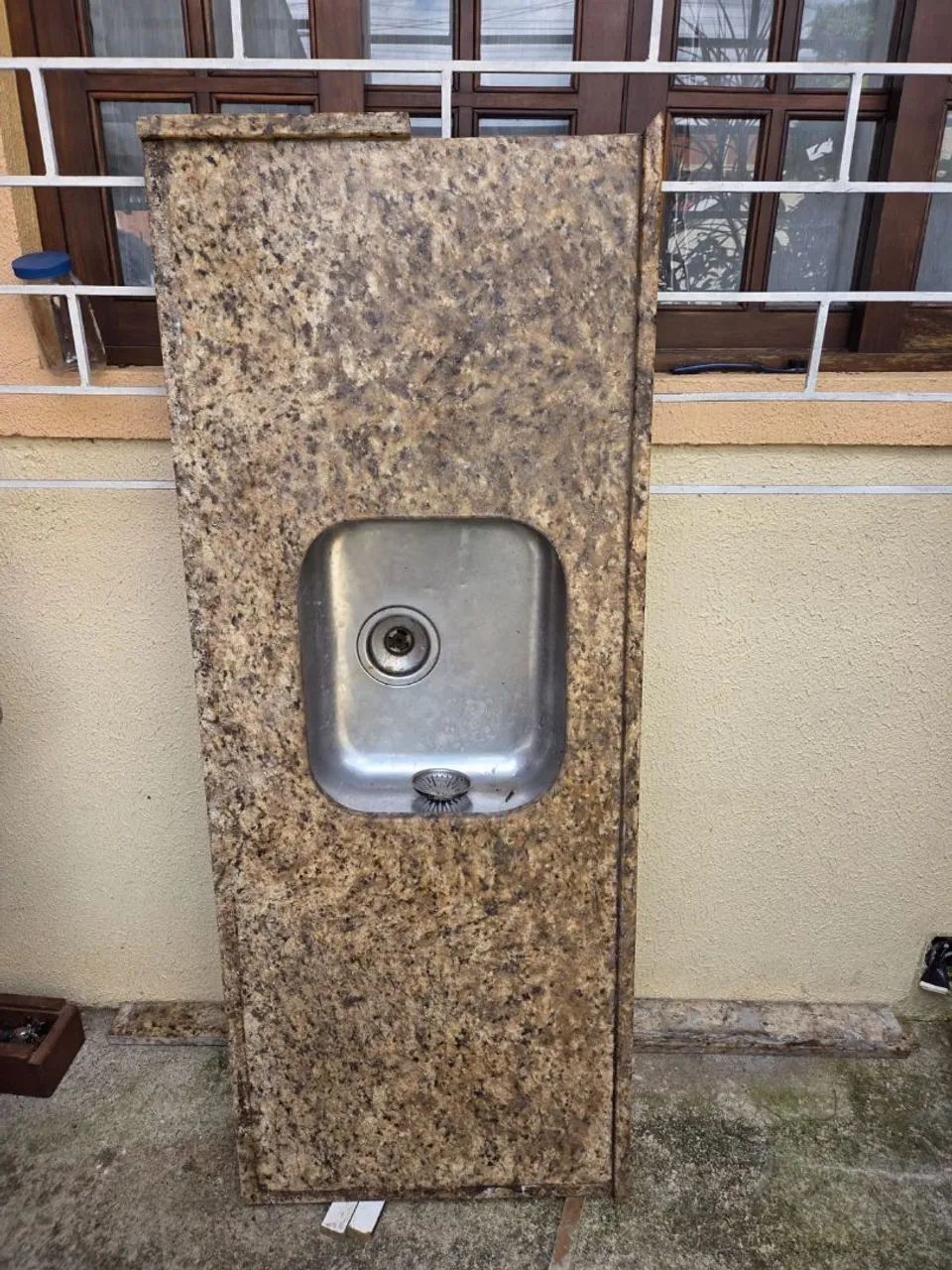 01 Pedra Granito c/cuba + 1 Peça L