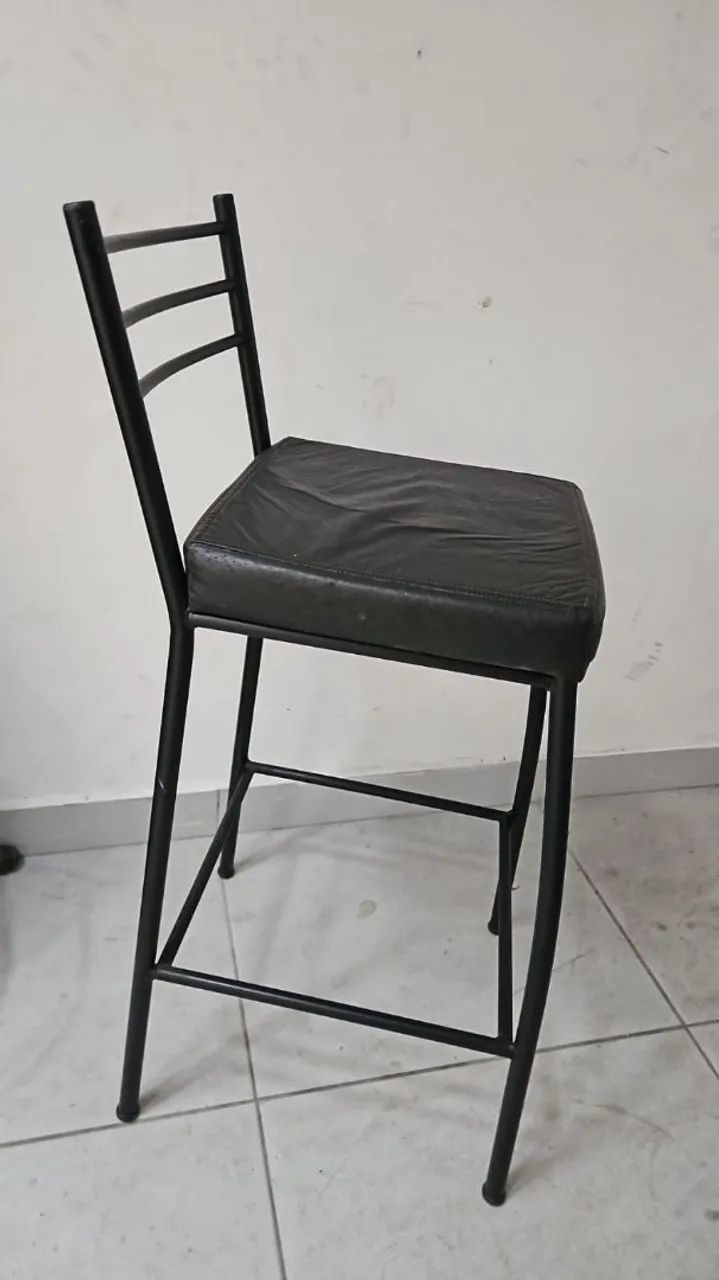 Banqueta alta estofada