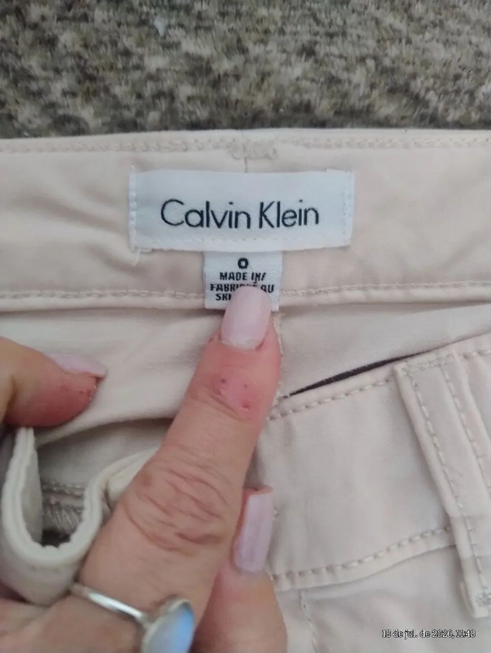 Calça Calvin Klein bege - Foto 2