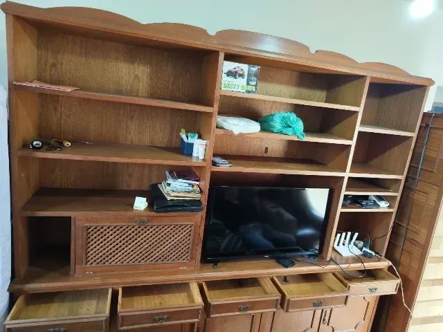ESTANTE PARA SALA DE MADEIRA MACIÇA - Foto 2