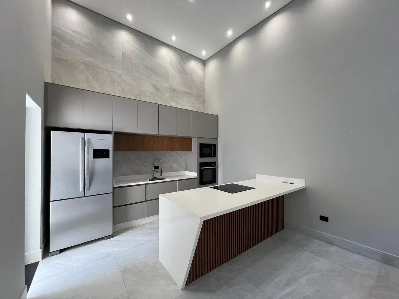Casa térrea, moderna, mobiliada, com piscina e recém-construída à venda no centro de Guara - Foto 5