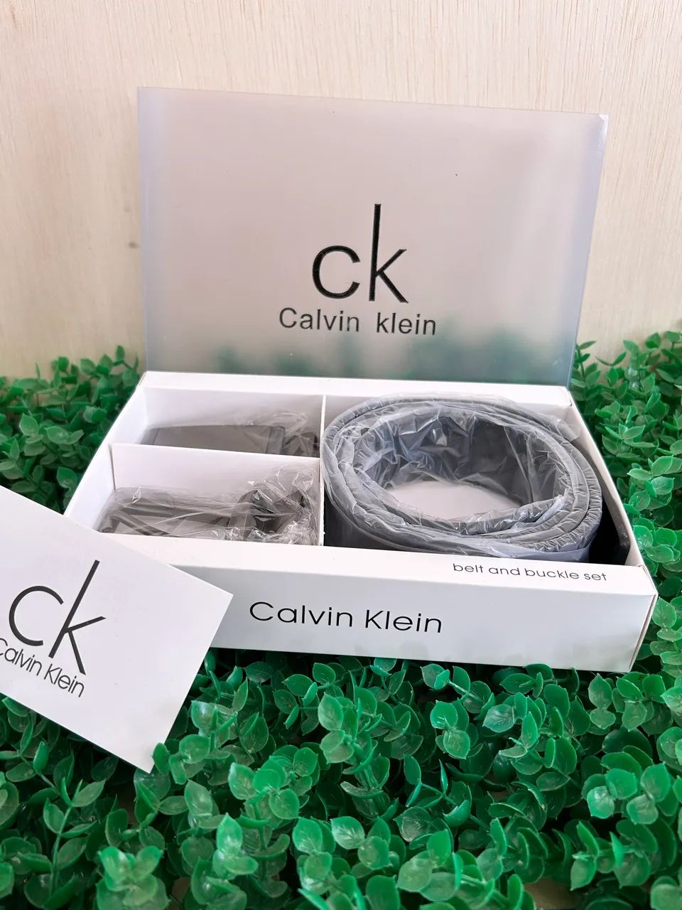 Cinto de couro Calvin Klein duas opções de fivela  - Foto 2