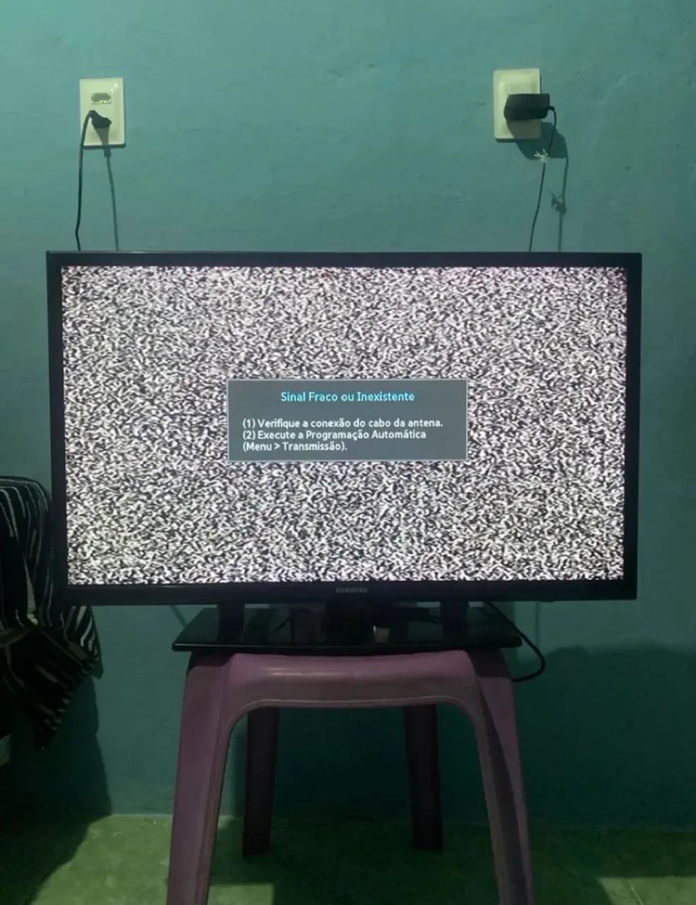 TV. 32 polegadas semi nova a. Está perfeitamente funcionando 