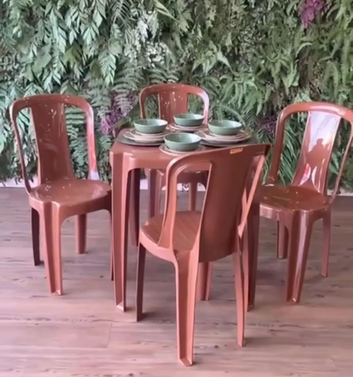 Jogo de mesa e cadeiras plástica cor marrom! Material primeira linha - Foto 2