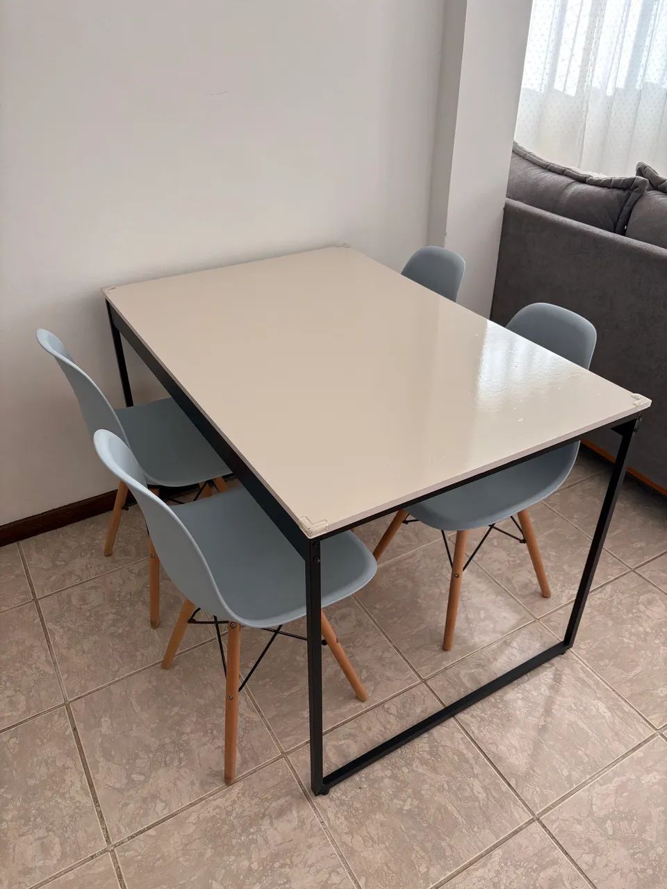 Mesa 1,20m + 4 cadeiras