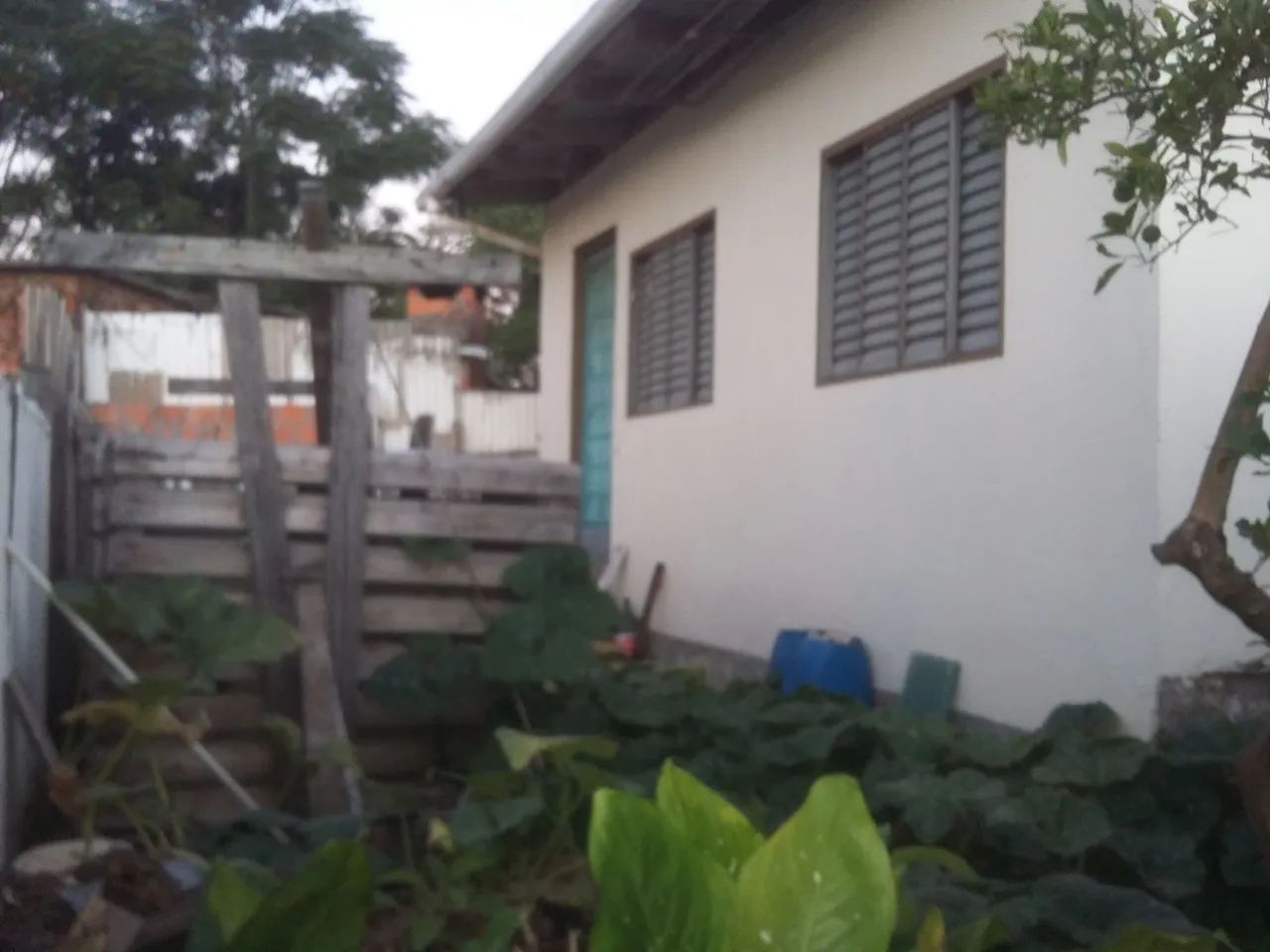 Vendo casa na parada 79 próximo ao centro bairro natal - Foto 2