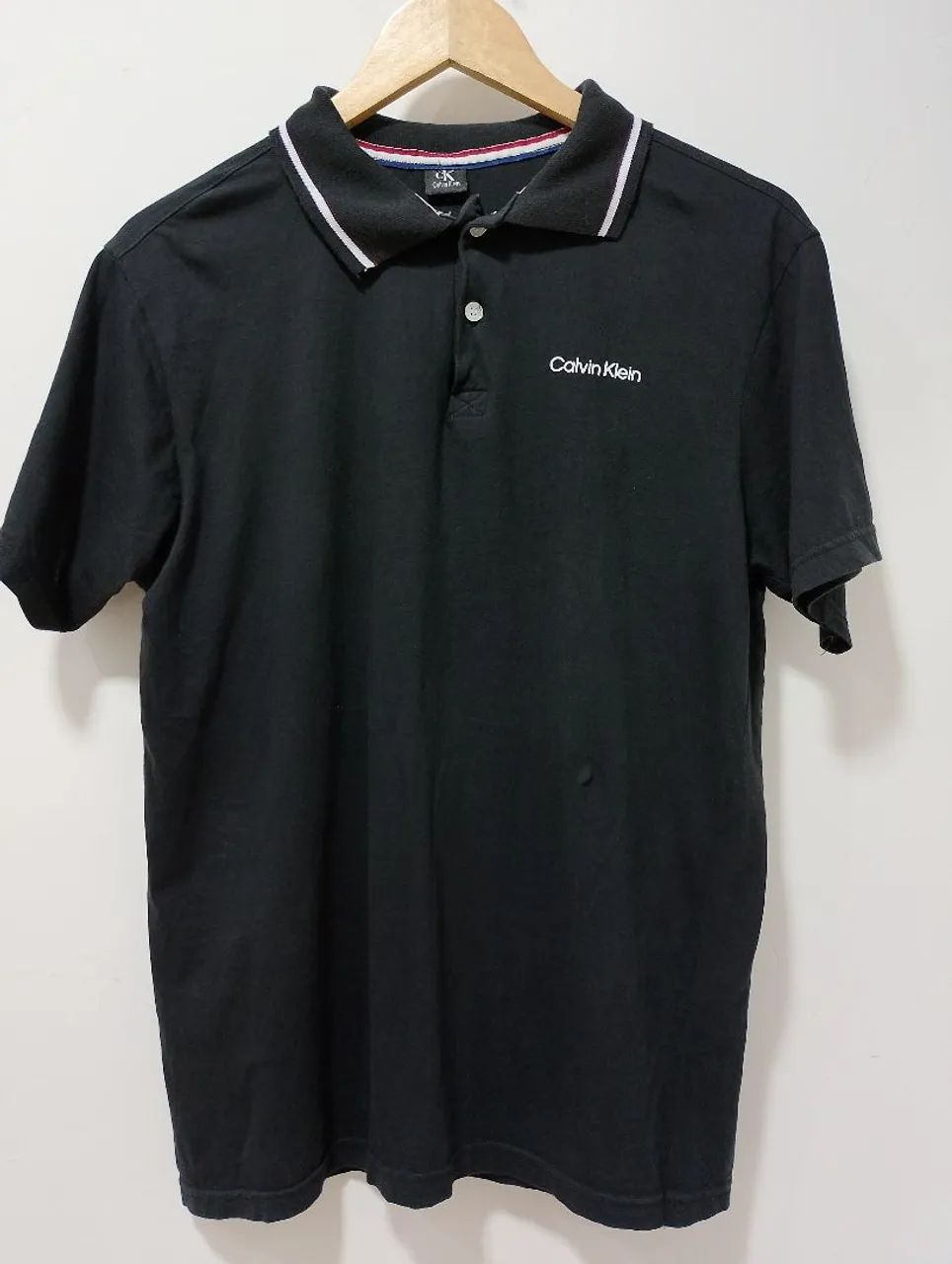 Camisa gola polo.