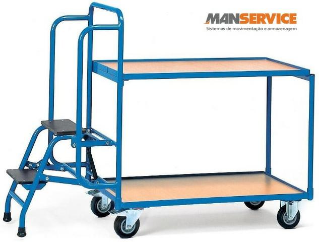 Carrinho com escada acoplada / Carro abastecedor