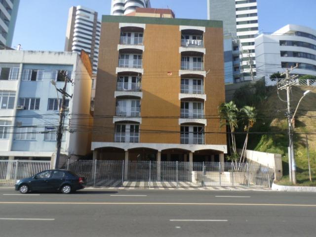 Ondina - Apartamento de quarto e sala com varanda de frente para a Avenida - Foto 2