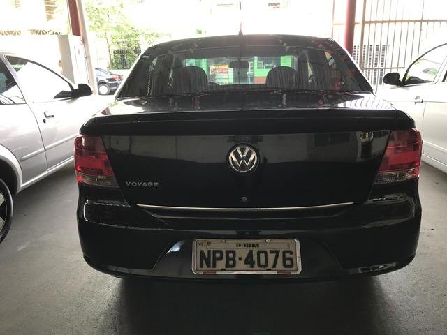 Vw - Volkswagen Voyage 1.0 Preto 2011 - Foto 6