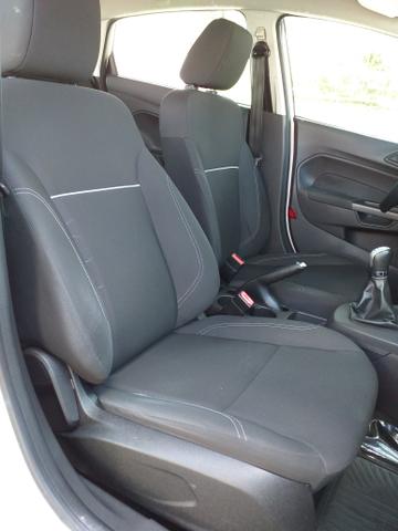 New Fiesta lindo Troco e Financio - Foto 12