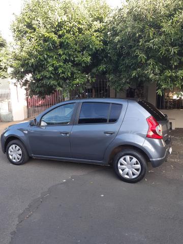 Vendo sandero 2011 dok ok recibo em branco valor 16.800 carro de garagem. - Foto 4