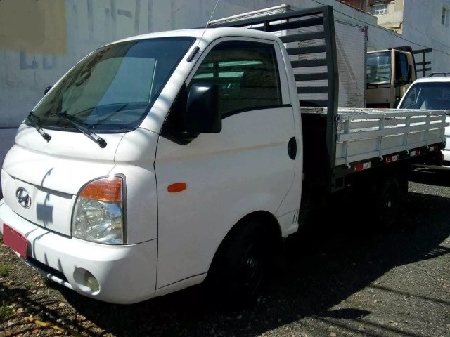 HYUNDAI HR 2.5  COM PARCELAS 