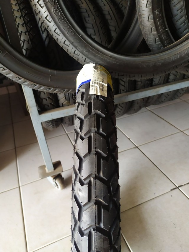 Pneu moto 2.75 18 Michelim  - Foto 4