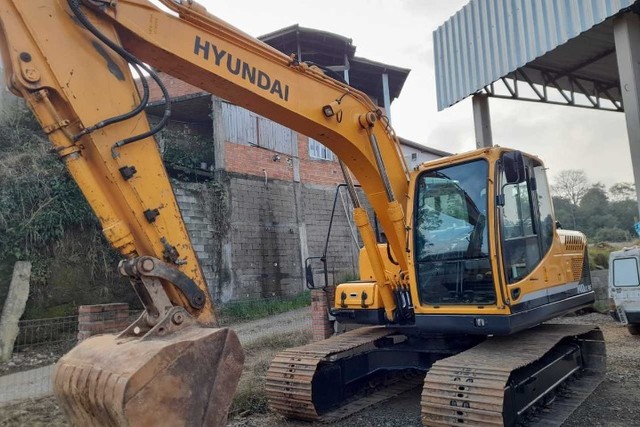 Escavadeira Hyundai R140 2013