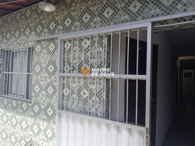 Prédio com kitinetes e casa disponível á venda no Centro