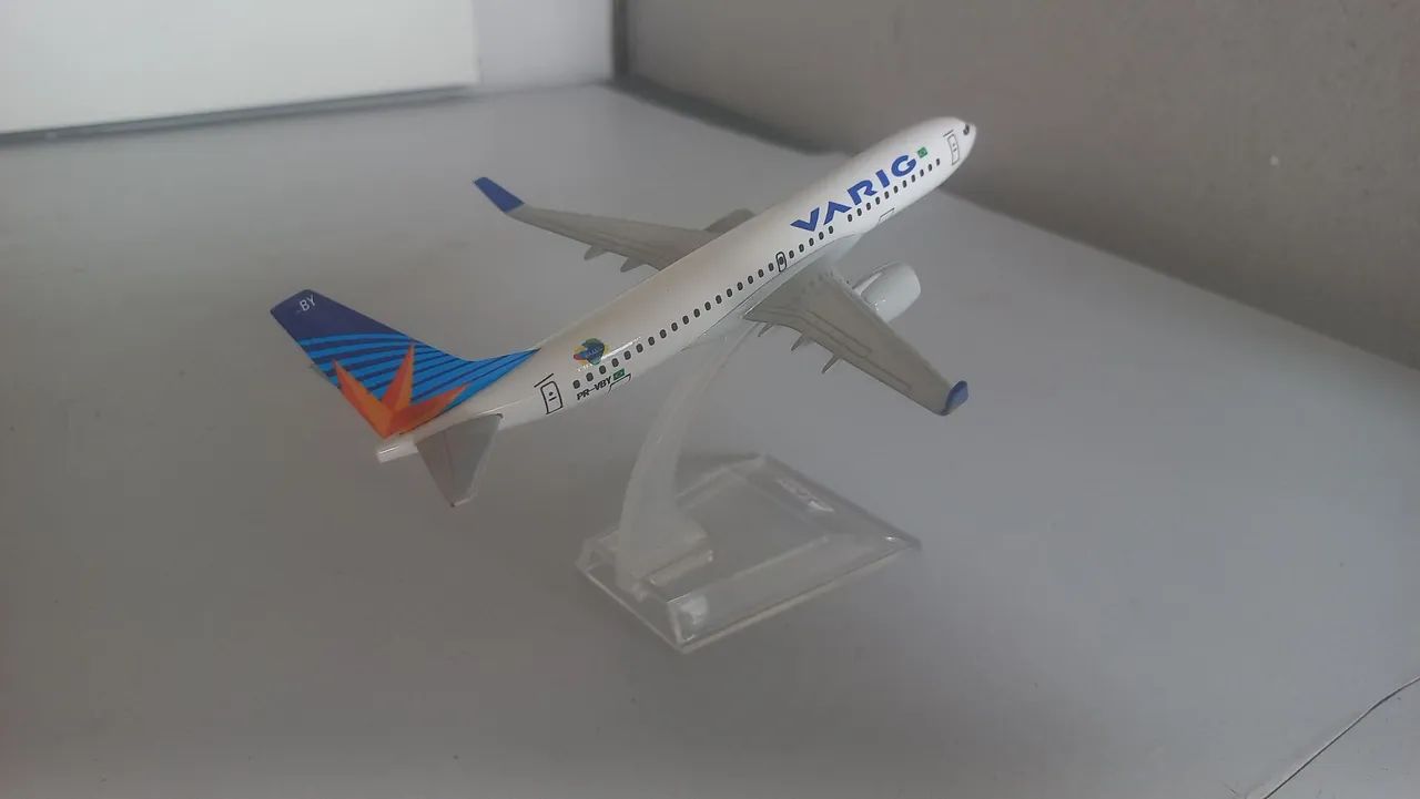 Avião Varig Boeing 737-800 - Escala 1:400 - Foto 2