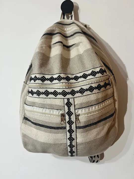 Mochila estampada feita à mão