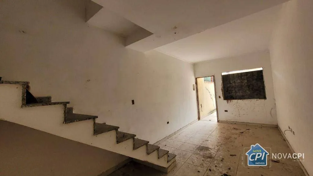 Sobrado na Praia Grande 2 Quartos Oportunidade