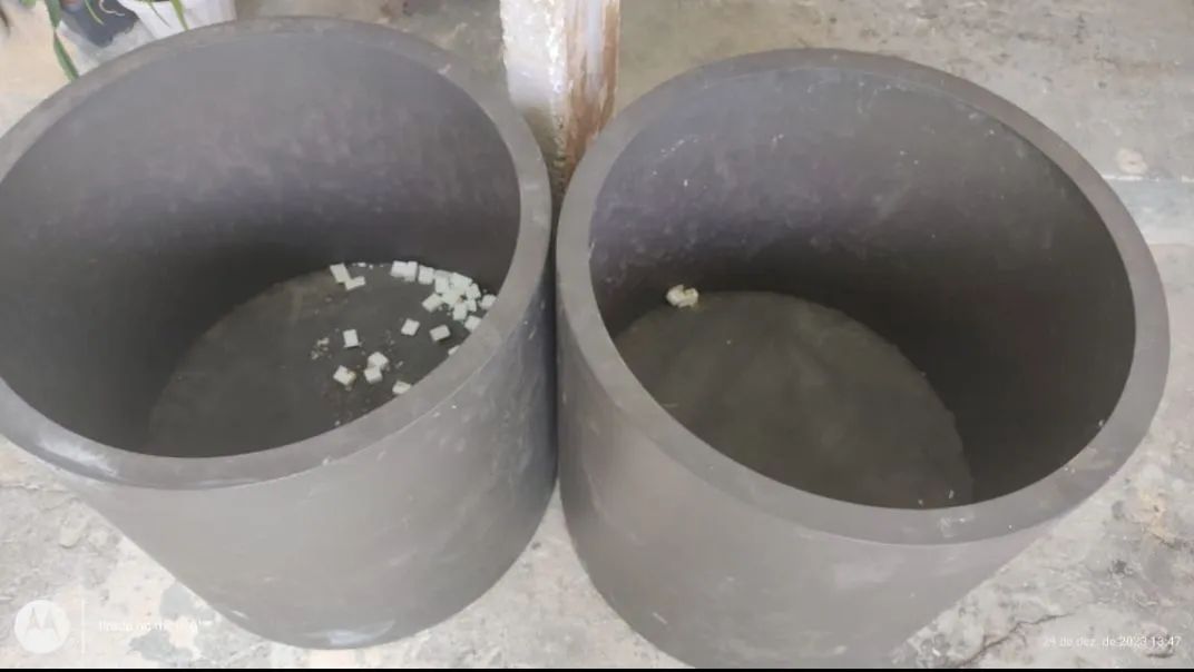vasos de ferro com rodinhas de silicone