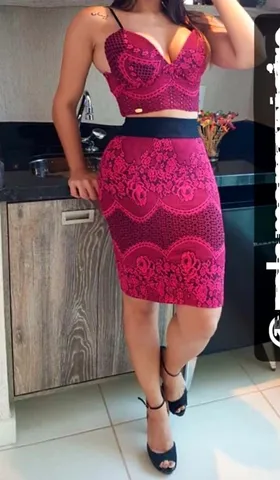 Conjunto Saia e Cropeed rosa escuro em renda jacquard Crdencial X - Novo com etiqueta