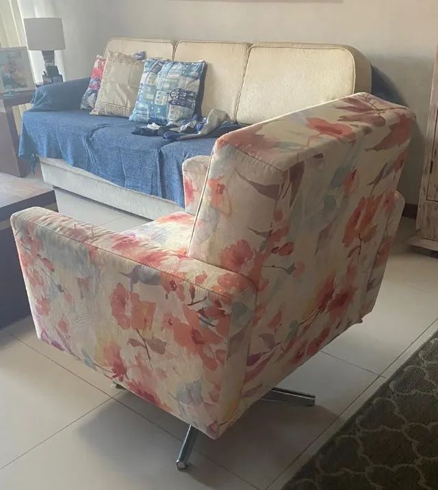 Poltrona fixa em tecido estampado - Foto 2