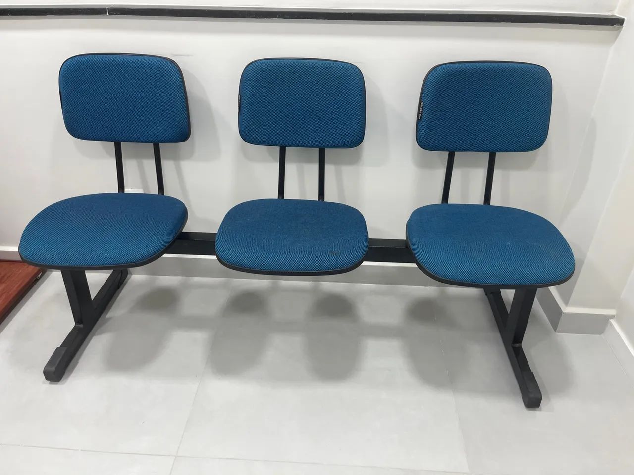 Banco de espera para comércio - 3 lugares